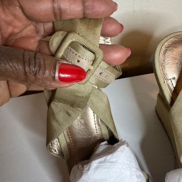 BCBG Heels Wedges Thick Straps Tan Size 10 - Picture 4 of 16